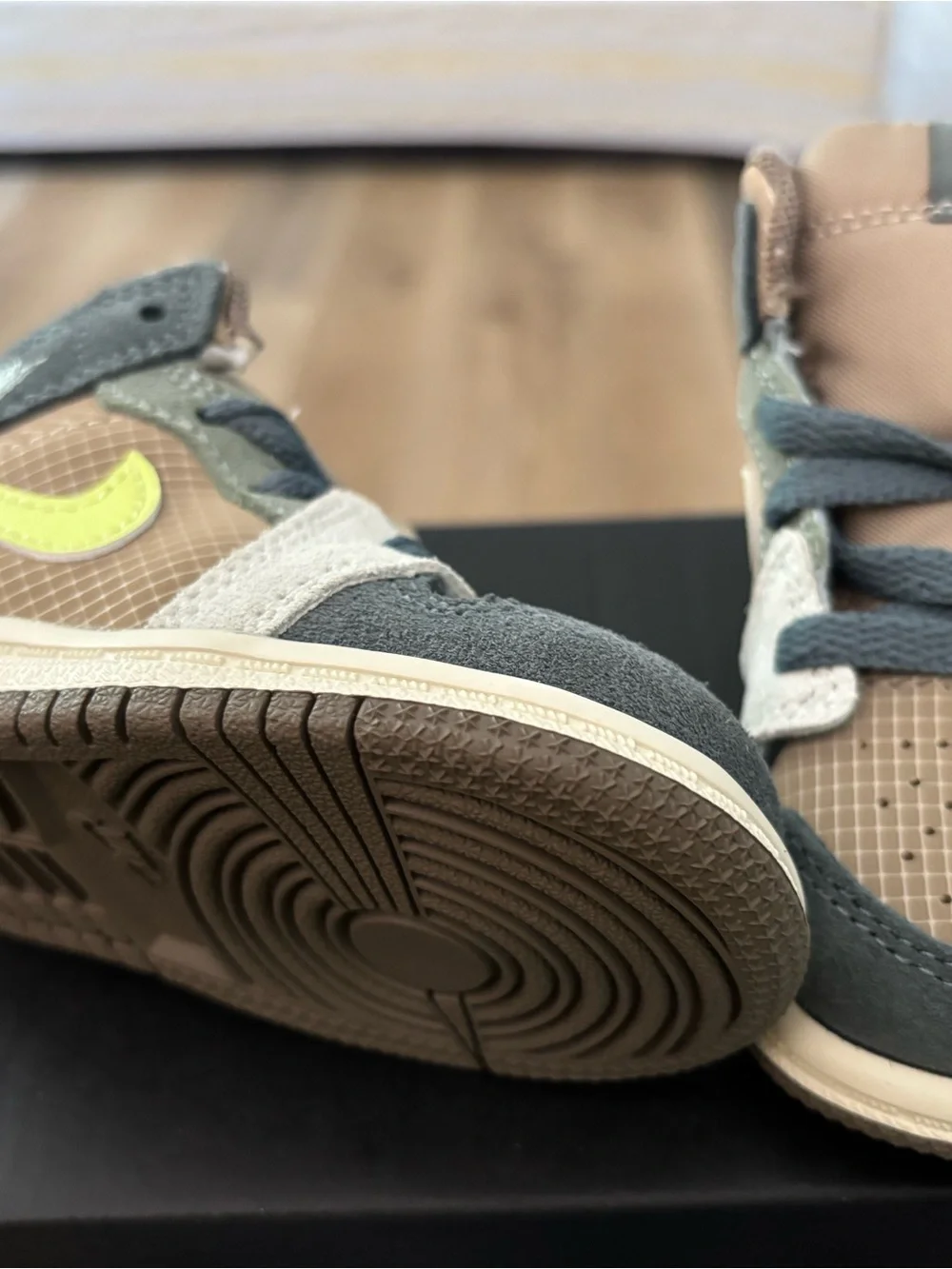 Nike baby dunks High-Top Sneakers in Brown, Gray and Lime 4c